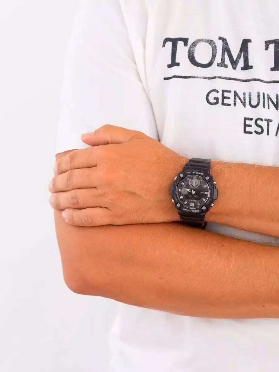 Casio AEQ-120W-1A на руке