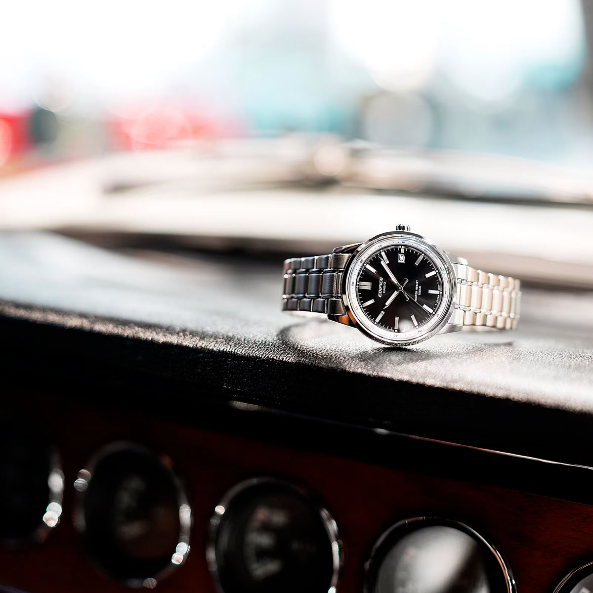 Edifice EFR-109D-1A на приборной панели Toyota 2000GT