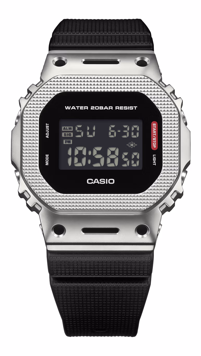 G-Shock GM-5600M-1 со стальным рифлёным безелем на чёрном ремешке