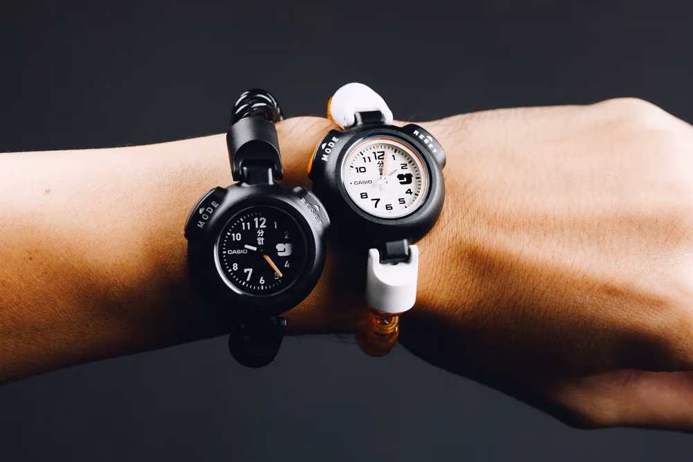 Casio SAN-100H-1B и SAN-100H-7B на одном запястье