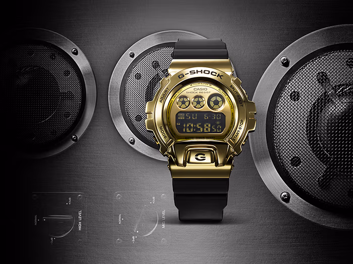 G-Shock GM-6900G-9 с золотистой стальной накладкой