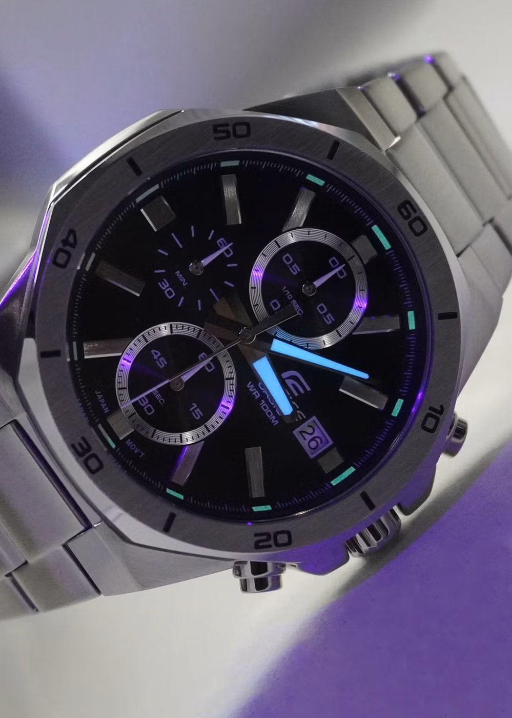 Свечение стрелок и часовых меток Casio Edifice EFV-640D-1A