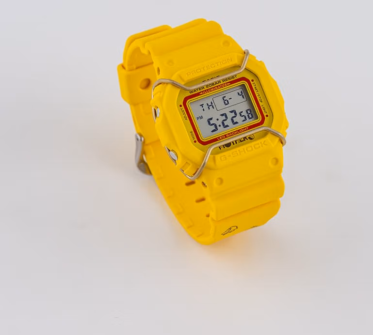Casio G-Shock DW-5600MOT26-9JR: поле подсолнухов из MOTHER3