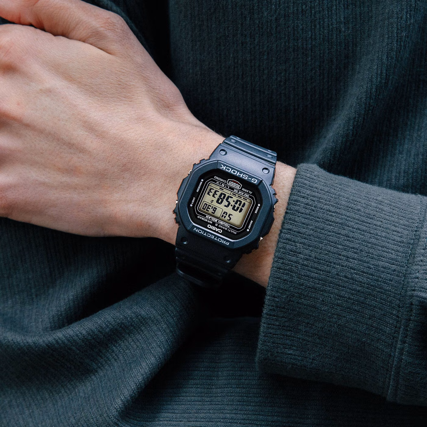 Casio G-Shock GW-5000U-1 на запястье