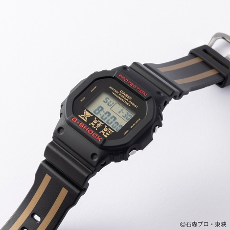 DW-5600 «Камен Райдер Куга» под углом: золотые линии на ремешке