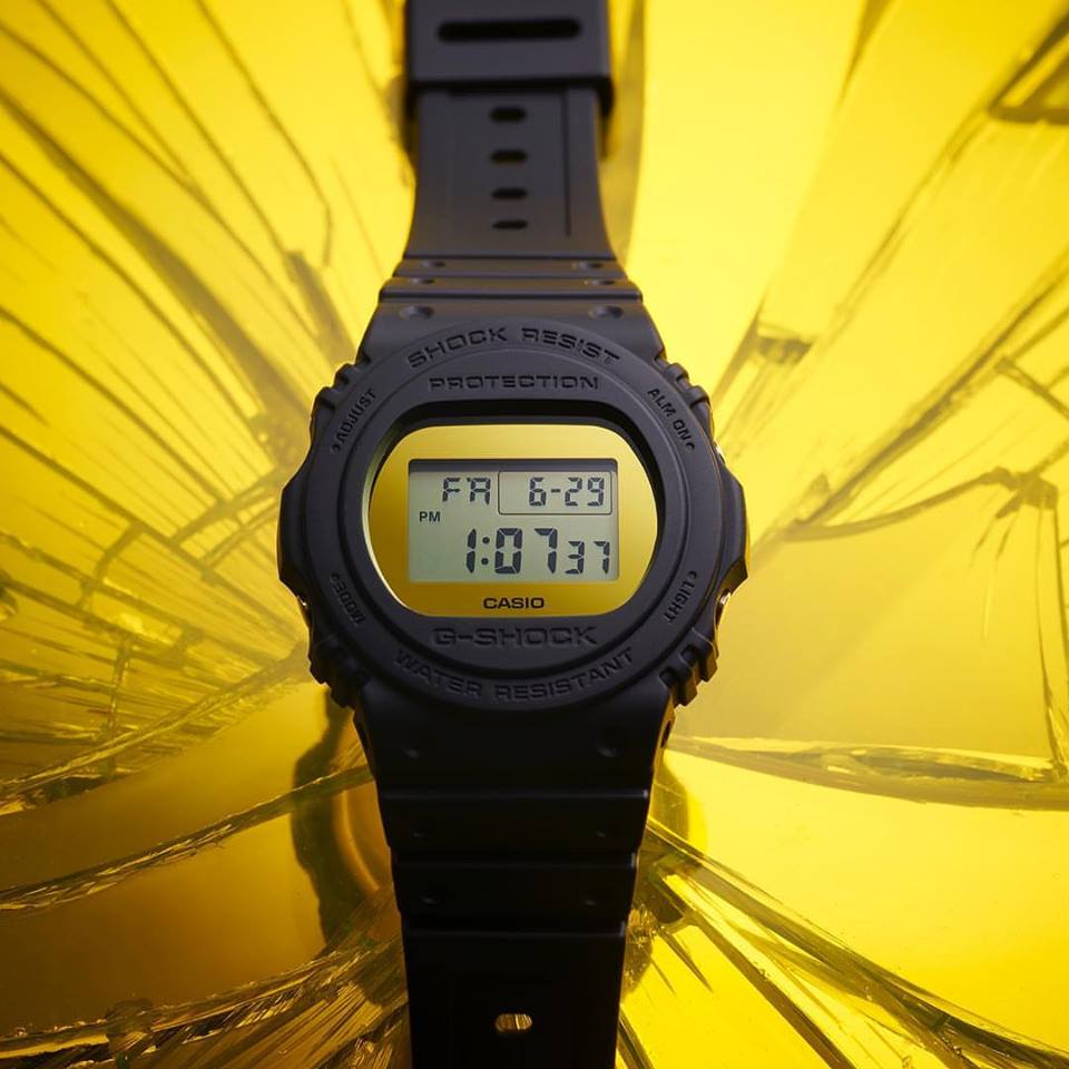 G-Shock DW-5700 с золотистым дисплеем