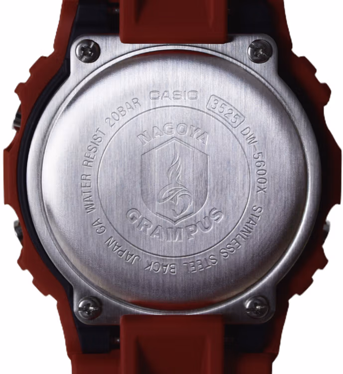 Задняя крышка G-Shock Nagoya Grampus 2026 с эмблемой клуба