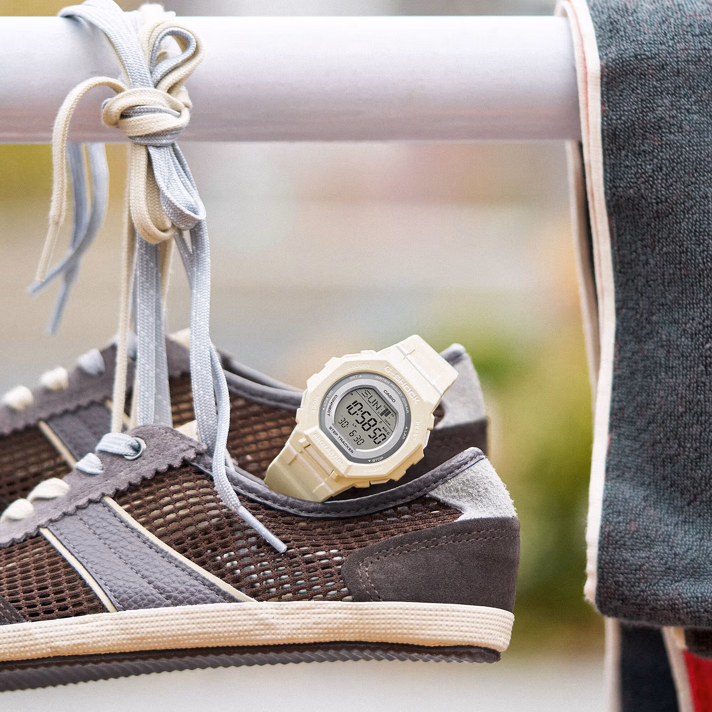 Casio GMD-B300-7E: gMD-B300-7 в молочно-белом цвете