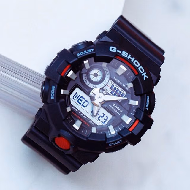 Casio G-Shock GA-700-1A: экраны и стрелки