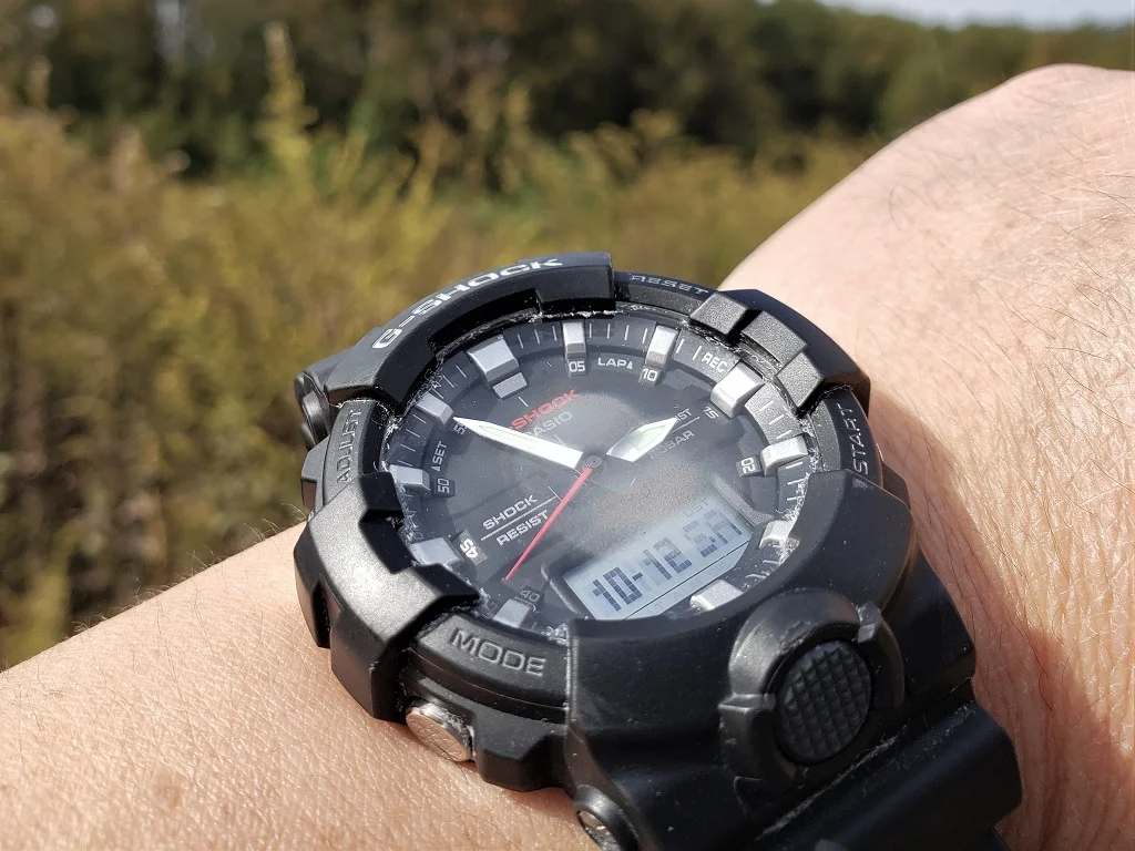 Конденсат по краю стекла у других аналого-цифровых часов G-Shock