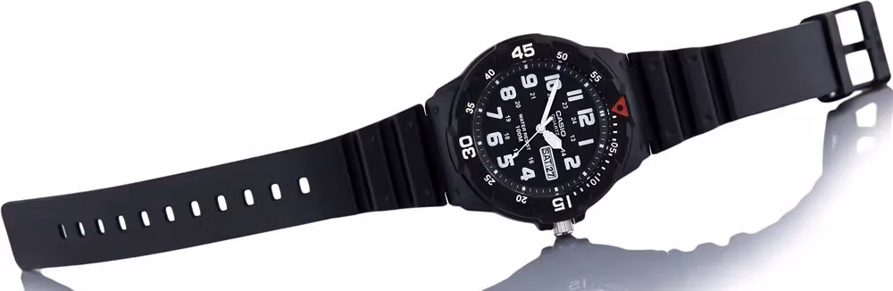 Casio MRW-200H-1BV с расправленным ремешком