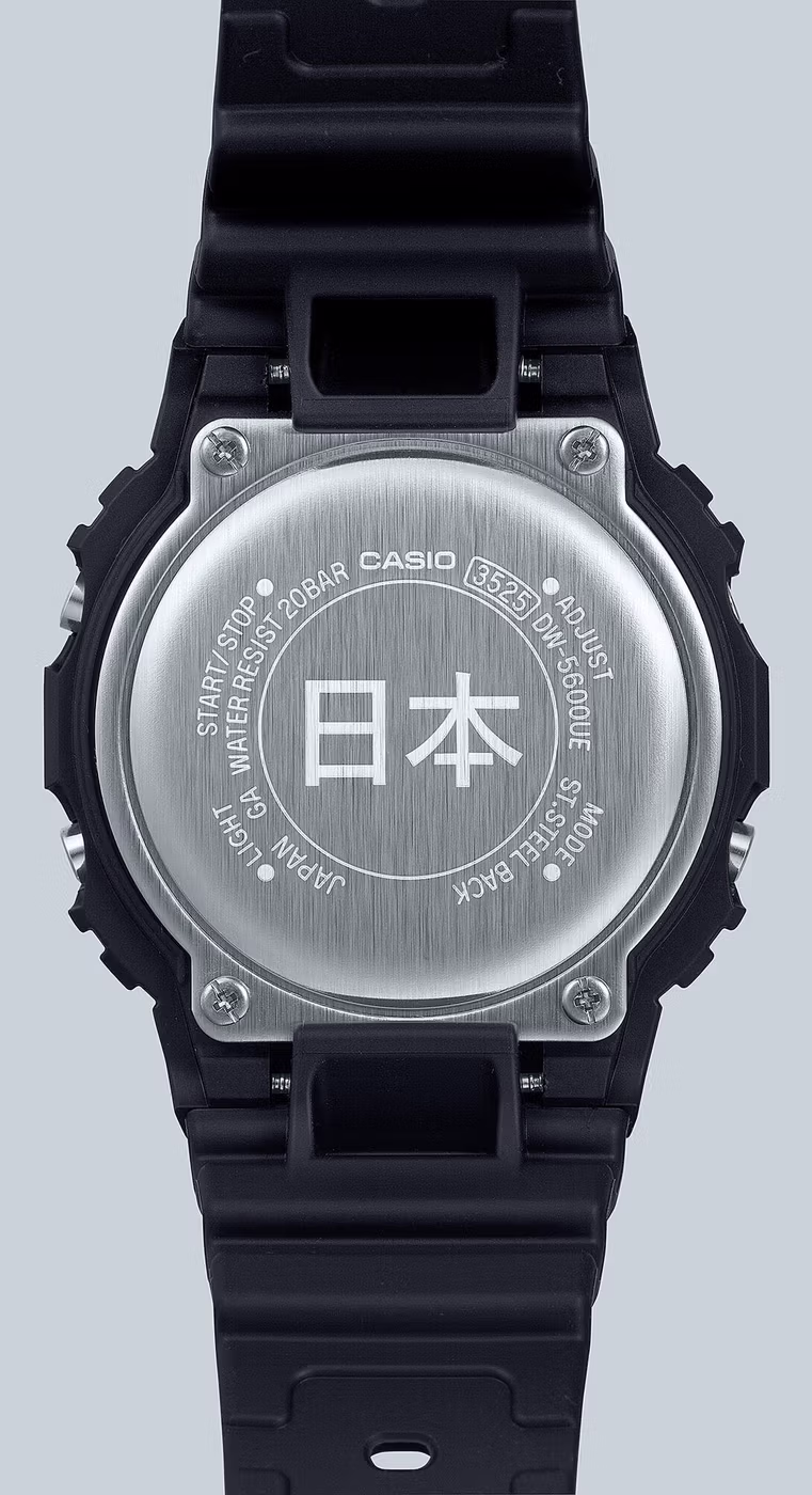 Гравировка японских иероглифов на стальной задней крышке DW-5600KHK24-1