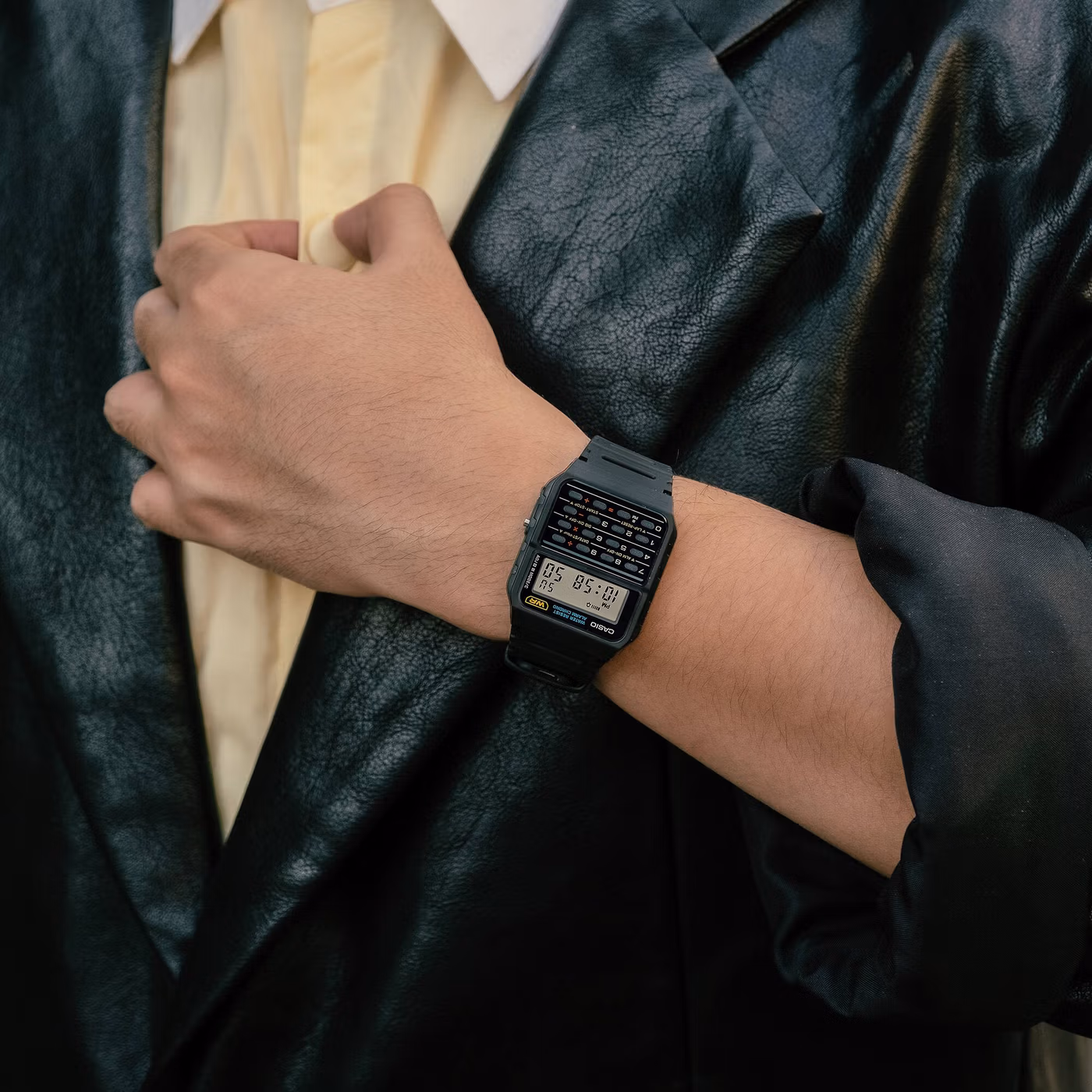 Casio CA-53W-1 с калькулятором и чёрным полимерным ремешком