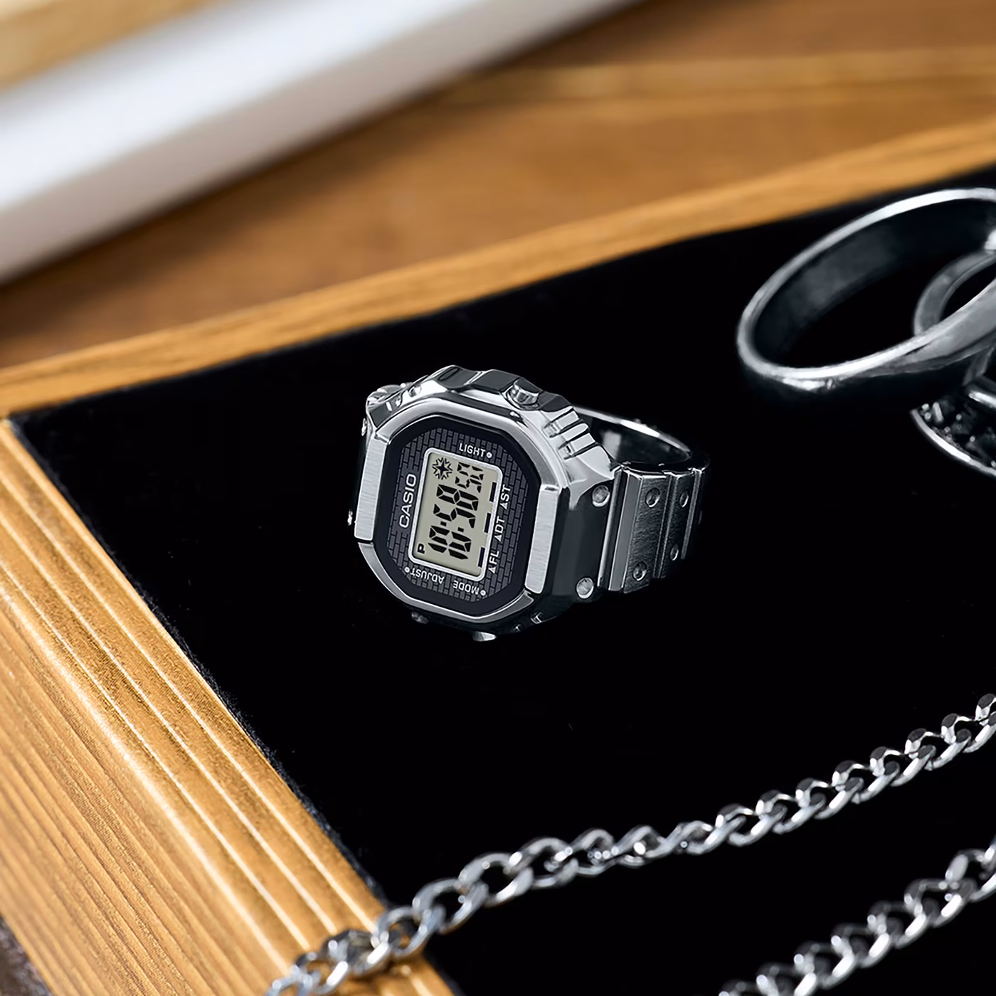 Casio CRW-001-1 в упаковке