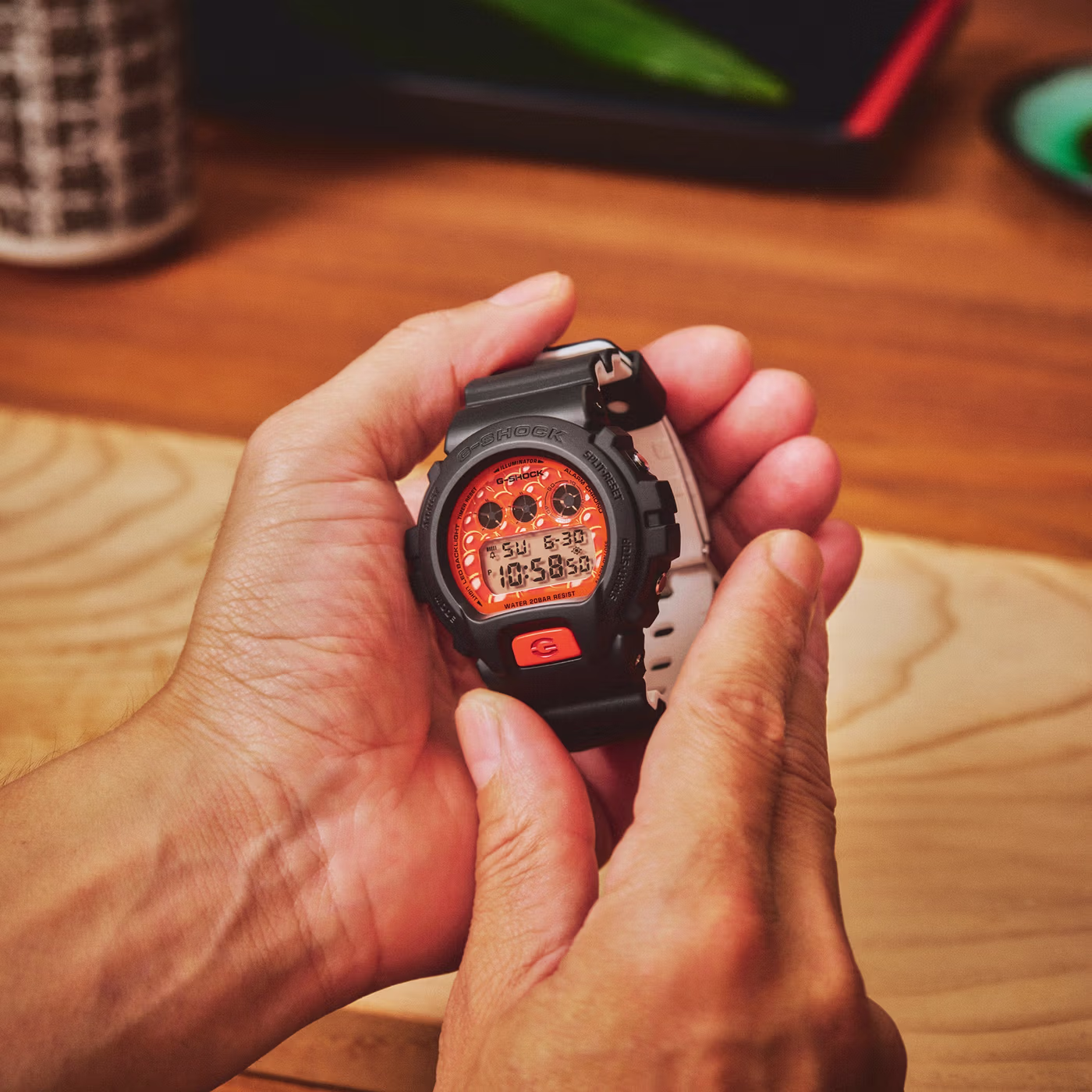 Casio DW-6900SSH-1