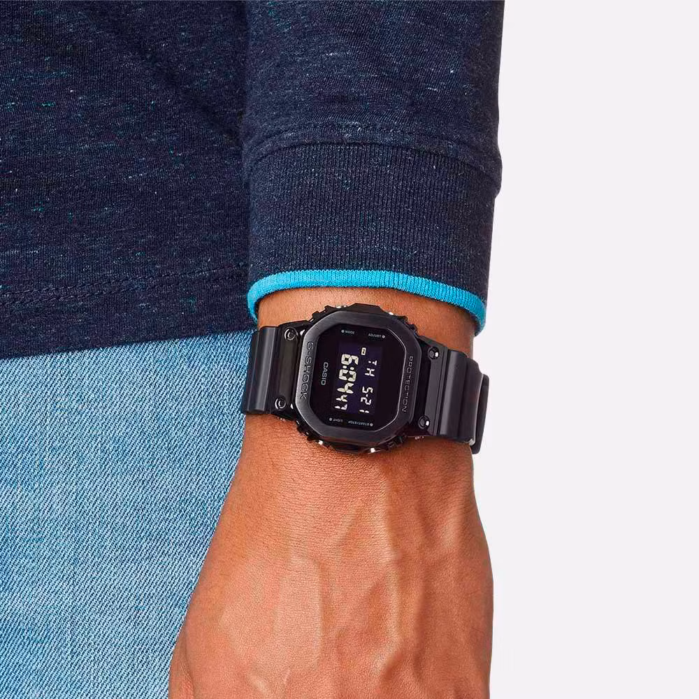 Casio GM-5600B-1