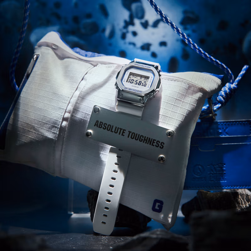 Casio GM-5600LC-7PRH