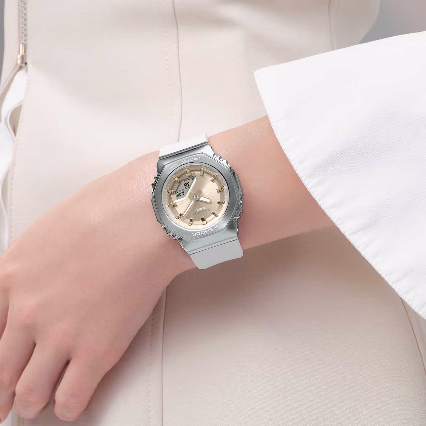 Casio GM-S2110-7A9