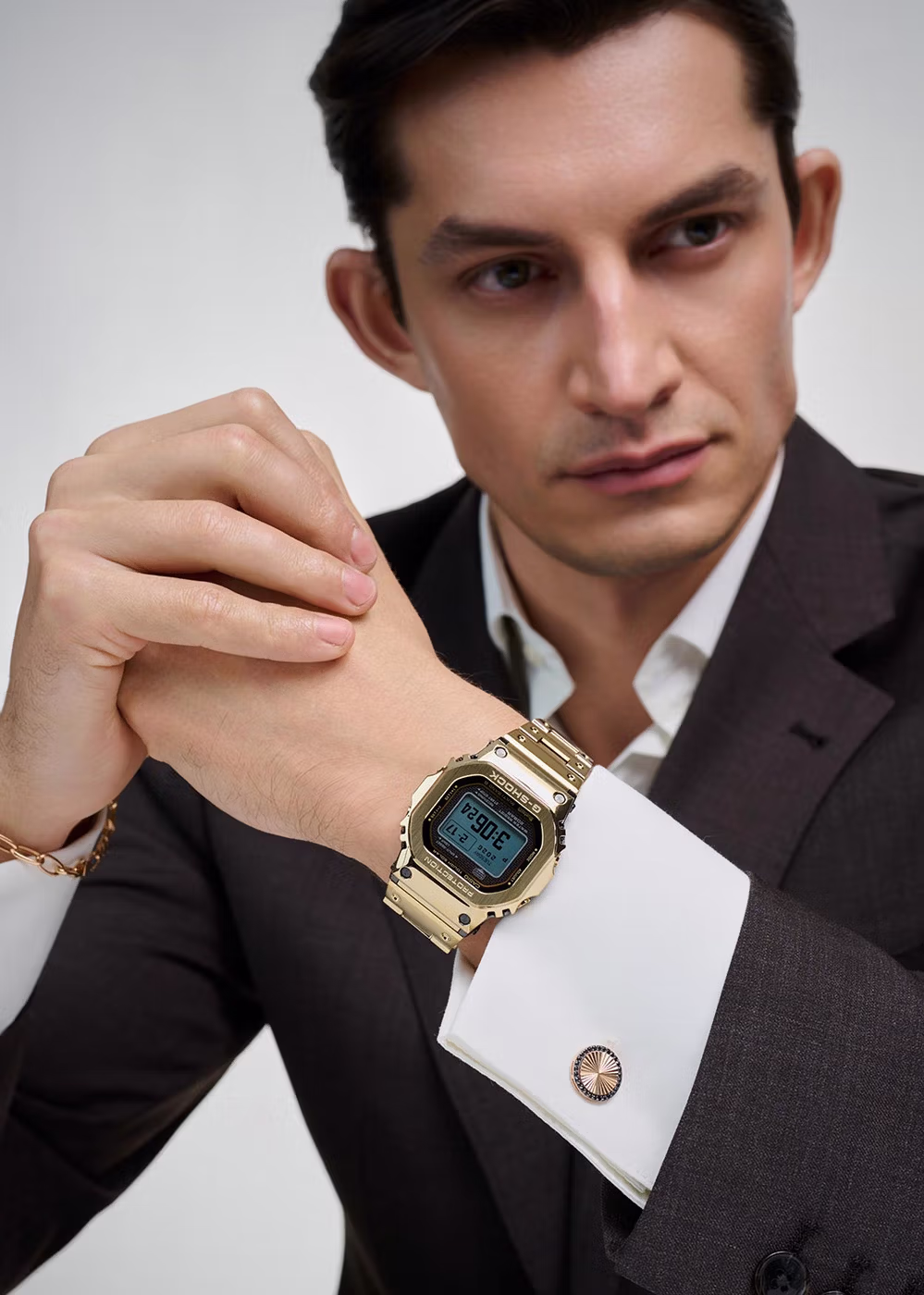 Casio GMW-BZ5000GD-9