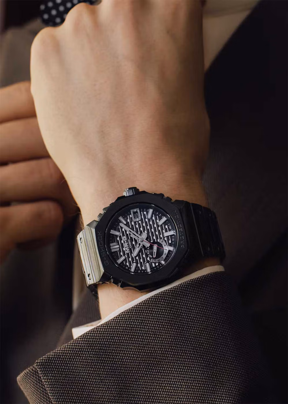 Casio MRG-B2100B-1A