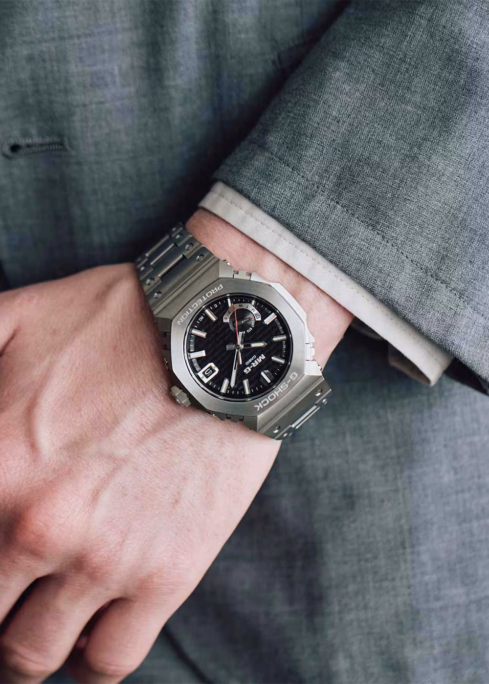 Casio MRG-B2100D-1A